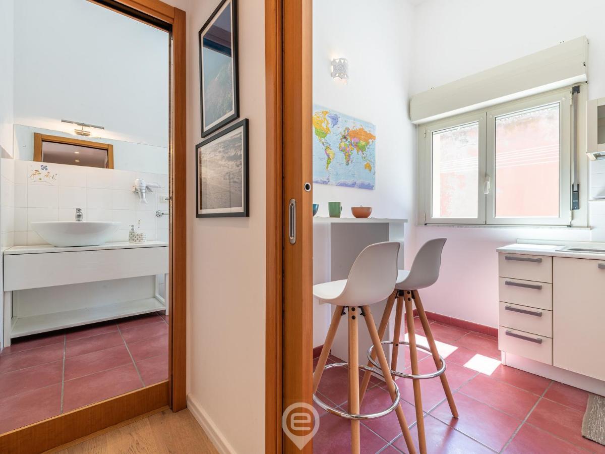 La Finestra Sul Corso Apartment Каляри Екстериор снимка