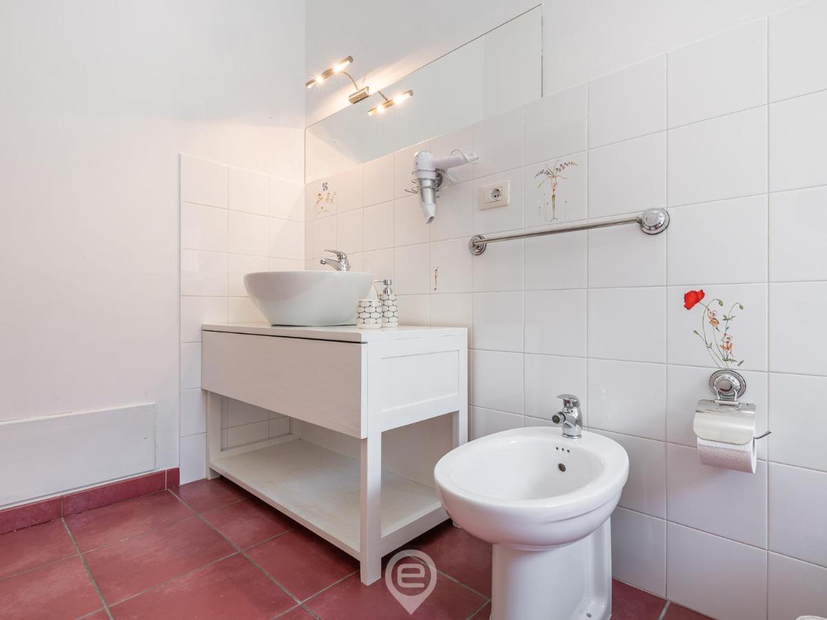 La Finestra Sul Corso Apartment Каляри Екстериор снимка