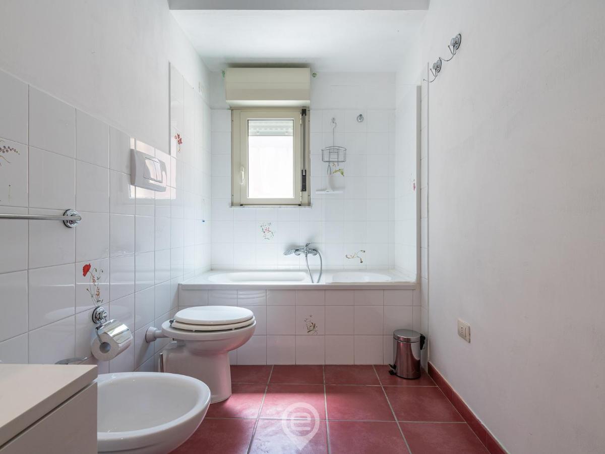 La Finestra Sul Corso Apartment Каляри Екстериор снимка